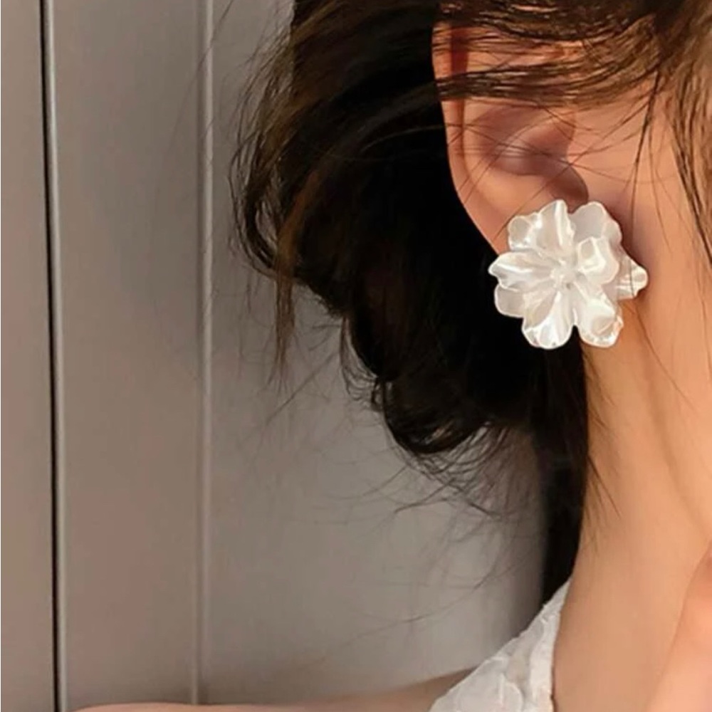 White Flower Stud Earrings